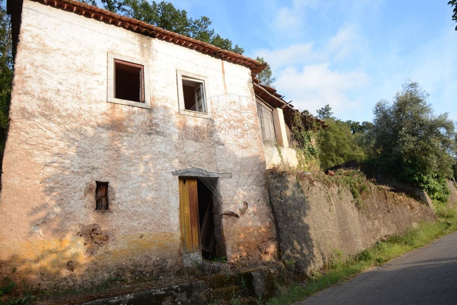 2 bedrooms House in Macas de Dona Maria, Portugal No. 27045