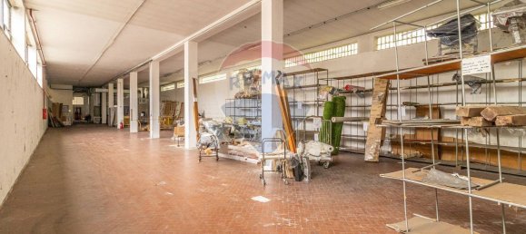858m² Commercial property in Borgomanero, Italy No. 56283 9