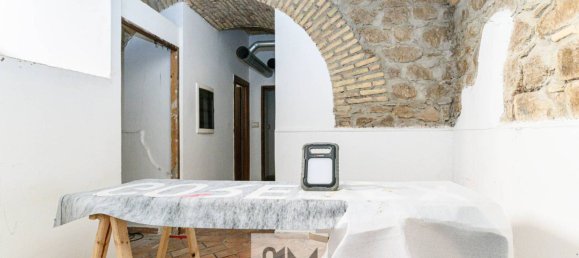 2 rooms Commercial property in Rome, Italy No. 61689 4