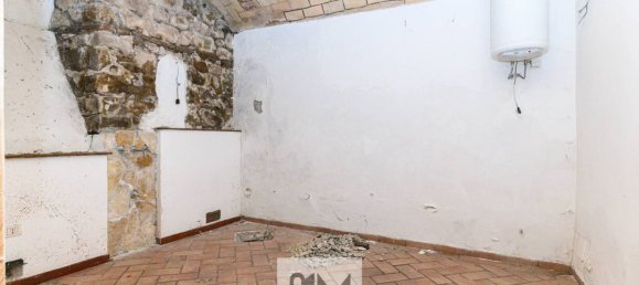 2 rooms Commercial property in Rome, Italy No. 61689 7