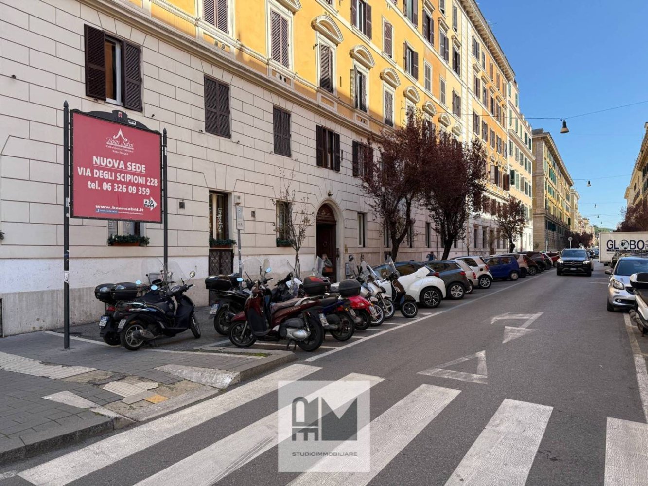 2 rooms Commercial property in Rome, Italy No. 61689