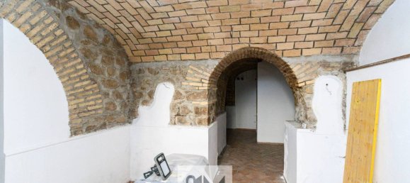 2 rooms Commercial property in Rome, Italy No. 61689 2