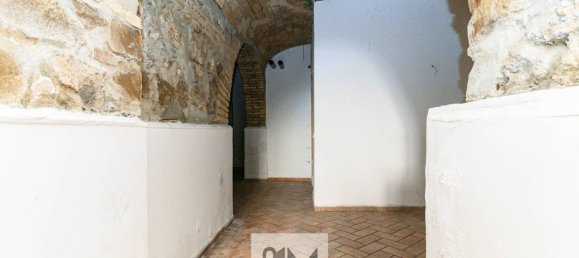 2 rooms Commercial property in Rome, Italy No. 61689 5