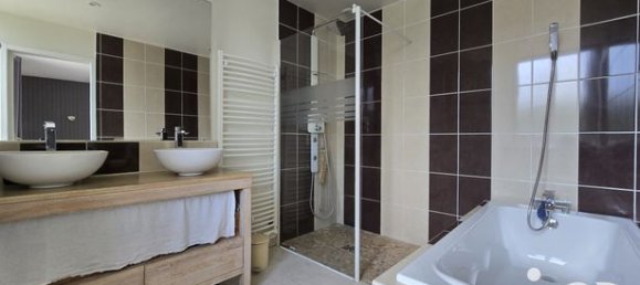 Casa de 5 dormitorios en Deux-Sevres, France No. 300722 11