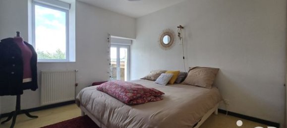 Casa de 5 dormitorios en Deux-Sevres, France No. 300722 16