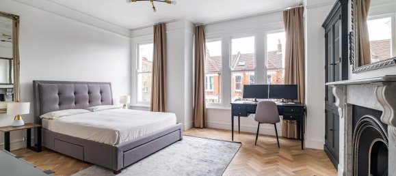 3 bedrooms House in London, United Kingdom No. 14043 42