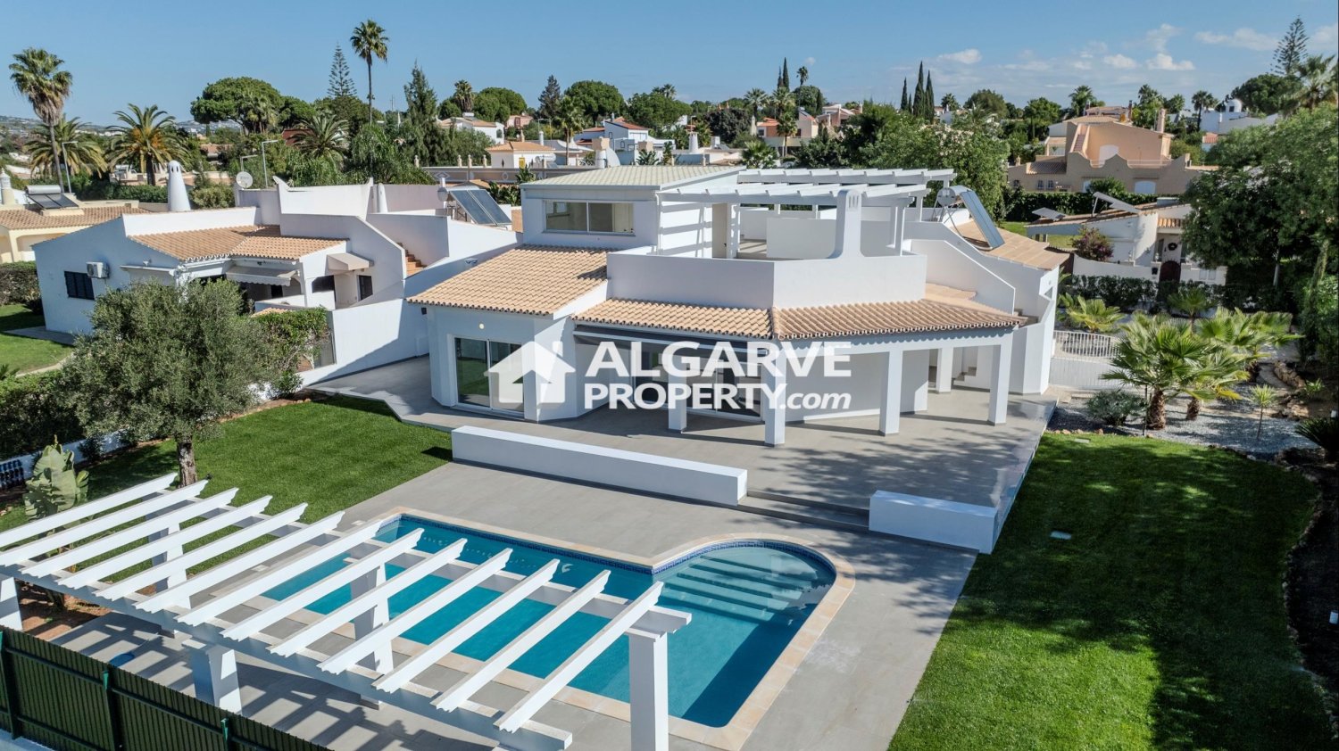 4 bedrooms Villa in Quarteira, Portugal No. 98840