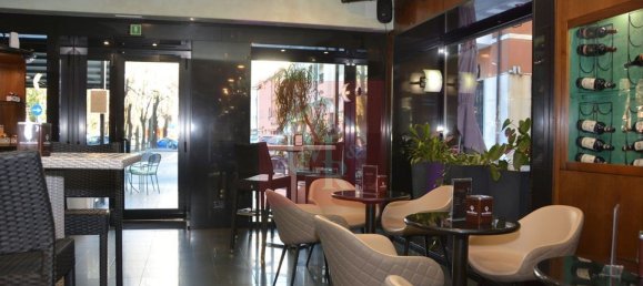 240m² Commercial property in Udine, Italy No. 224294 8