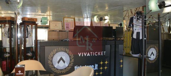 240m² Commercial property in Udine, Italy No. 224294 30