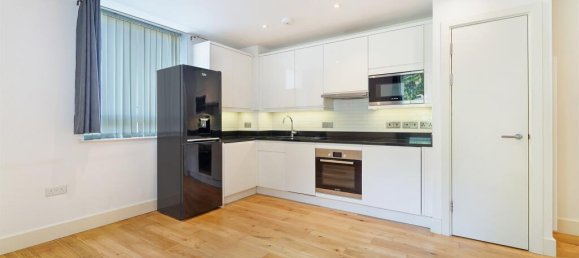 1 bedroom Apartment in Epsom, United Kingdom No. 9752 4