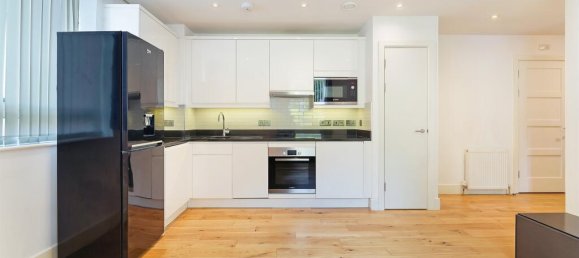 1 bedroom Apartment in Epsom, United Kingdom No. 9752 2