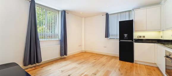 1 bedroom Apartment in Epsom, United Kingdom No. 9752 3