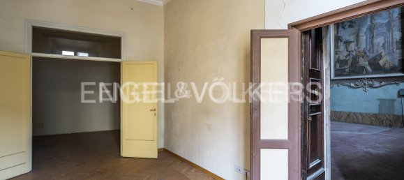 6 rooms Apartment in Pistoia, Italy No. 105183 10