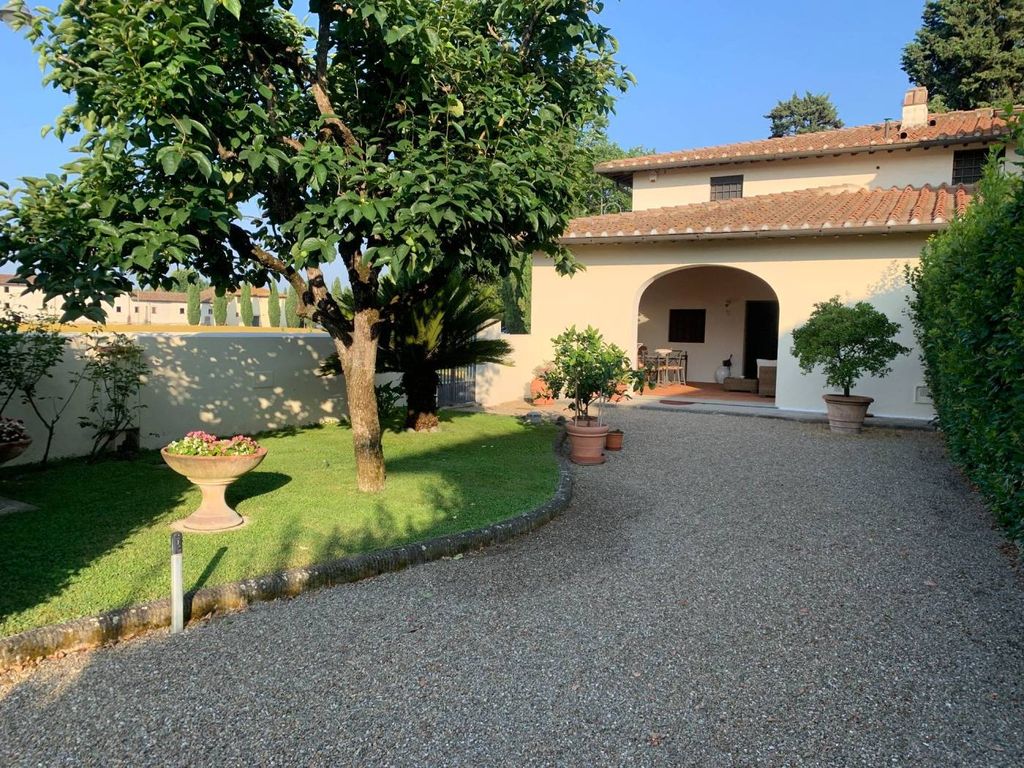 3 bedrooms House in Campi Bisenzio, Italy No. 283756