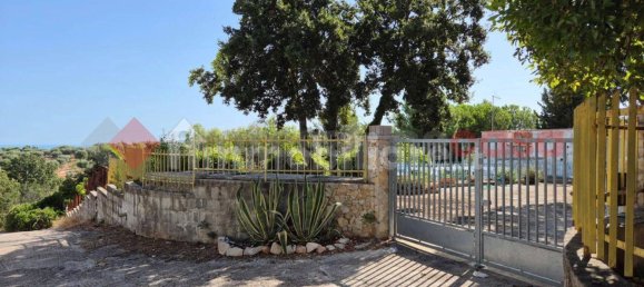 3 Schlafzimmer Haus in Monopoli, Italy, Nr. 353247 2