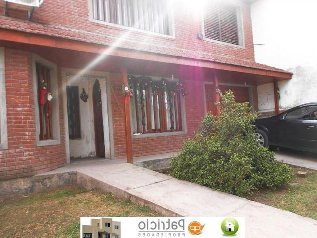 5 bedrooms House in Mar del Plata, Argentina No. 89012