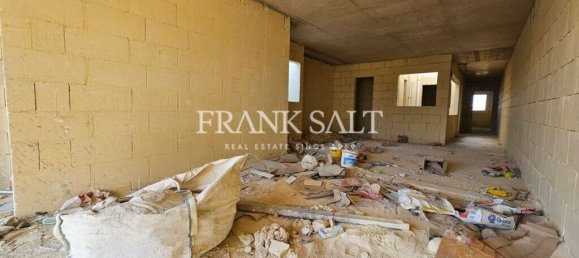 3 chambres Appartement à Victoria, Malta No. 784 2