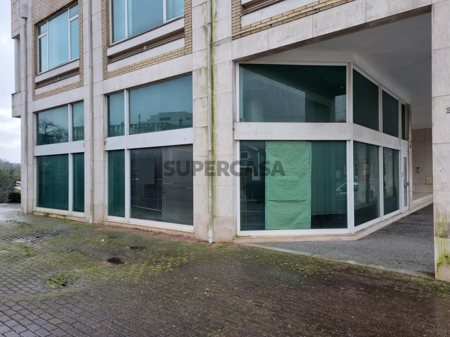 172m² Commercial property in Aguas Santas, Portugal No. 314794