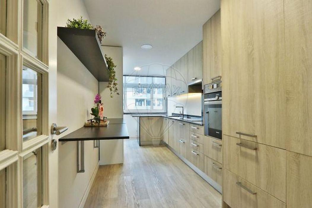 Apartamento de 3 dormitorios en Cascais, Portugal No. 267445