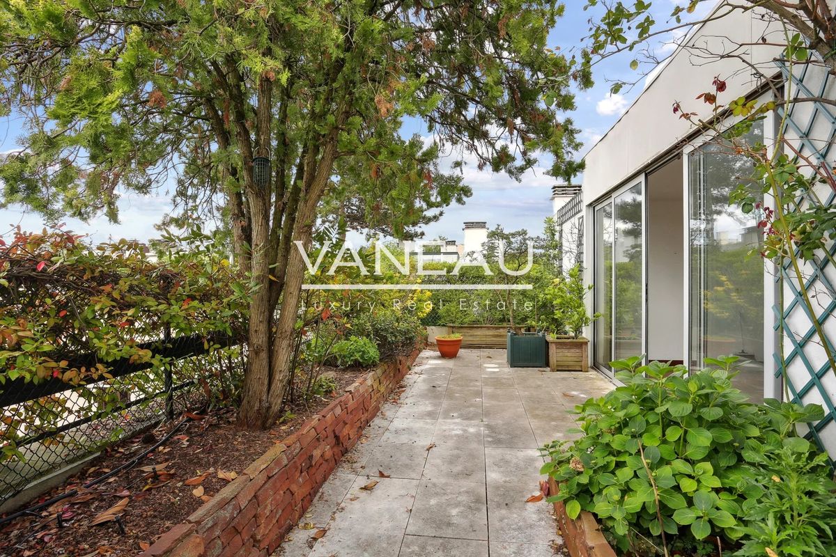 2 غرف نوم شقة في Neuilly-sur-Seine, France رقم 165843