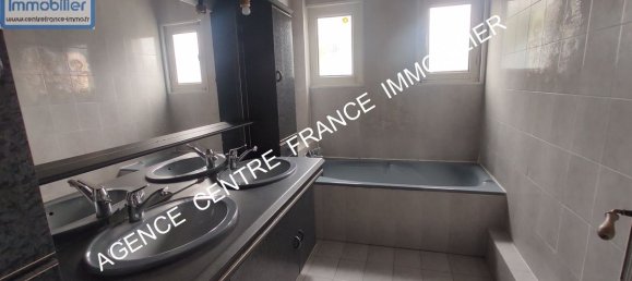 4 bedrooms House in Bourges, France No. 238187 7