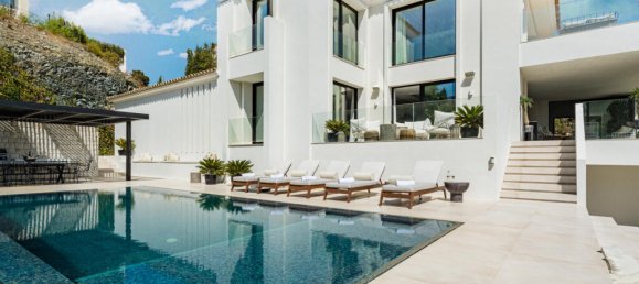 5 bedrooms Villa in Marbella, Spain No. 31772 35