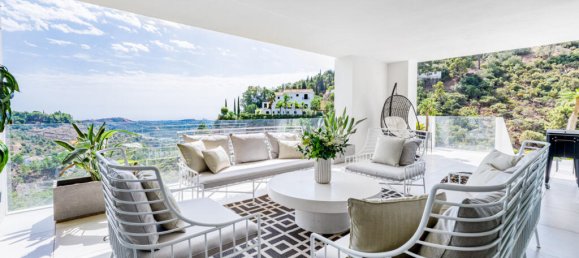 5 bedrooms Villa in Marbella, Spain No. 31772 28