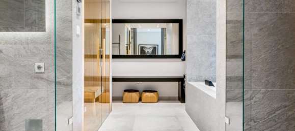 5 bedrooms Villa in Marbella, Spain No. 31772 11