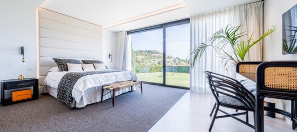 5 bedrooms Villa in Marbella, Spain No. 31772 7