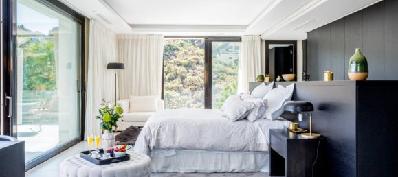 5 bedrooms Villa in Marbella, Spain No. 31772 8