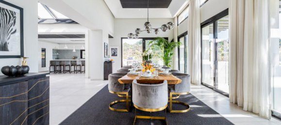 5 bedrooms Villa in Marbella, Spain No. 31772 18