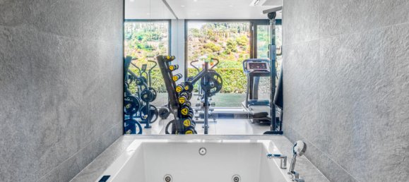 5 bedrooms Villa in Marbella, Spain No. 31772 13