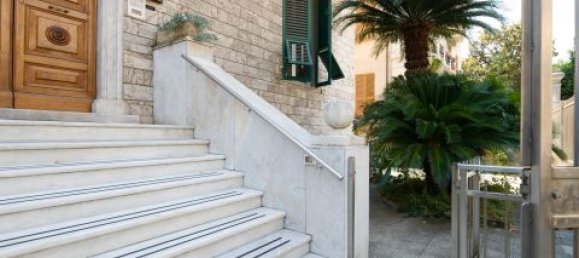 1 room Office in Chiavari, Italy No. 324954 3