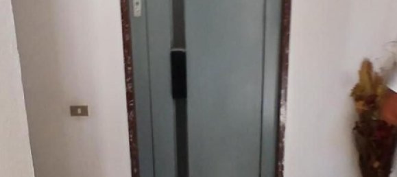 5 rooms Apartment in Carrara, Italy No. 261563 3