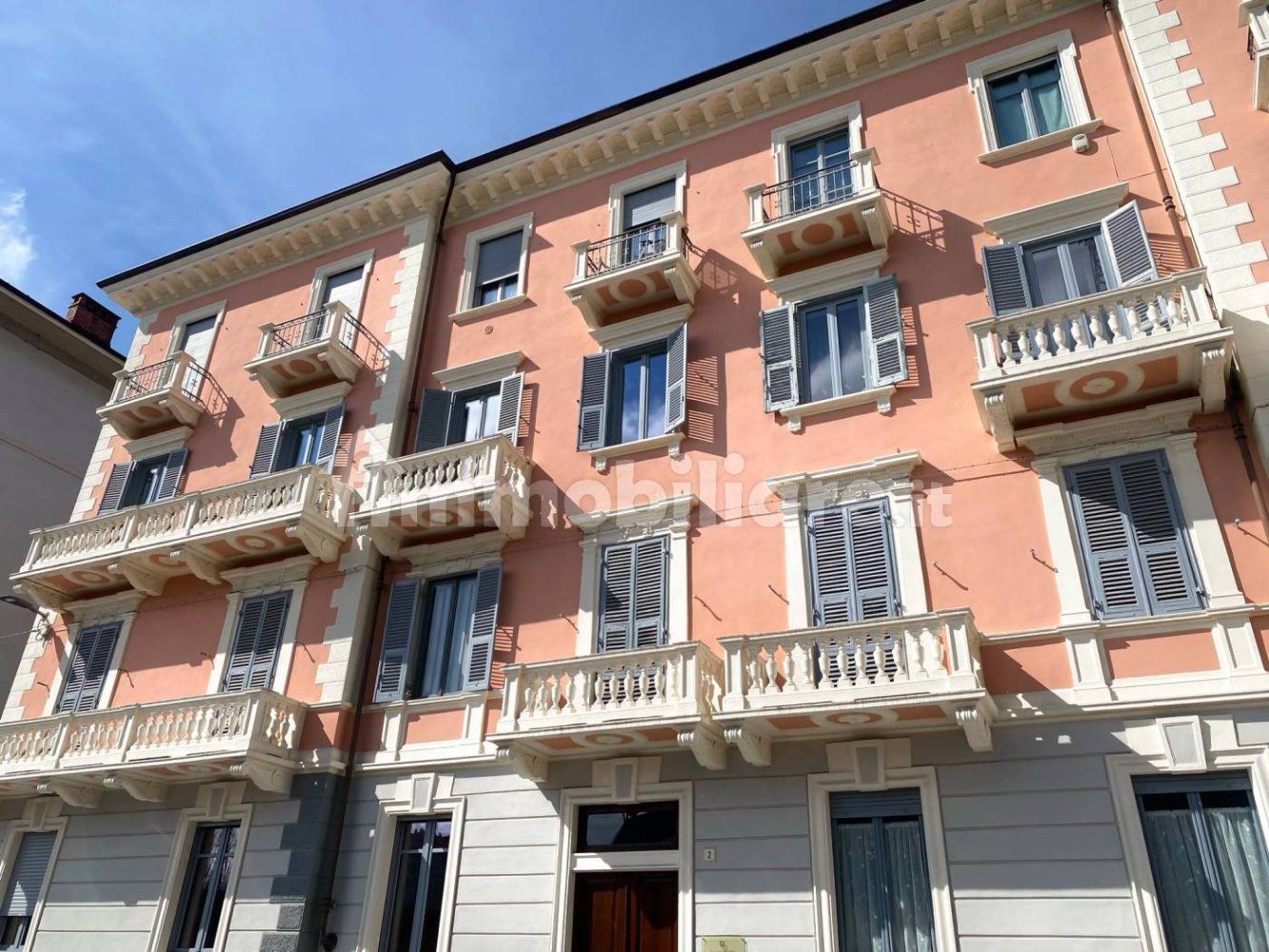 Apartamento de 3 dormitorios en Cuneo, Italy No. 13531