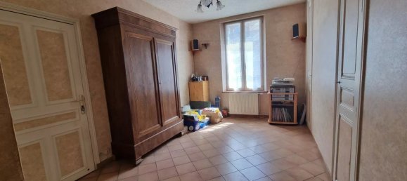 4 bedrooms House in Gy-les-Nonains, France No. 75990 6