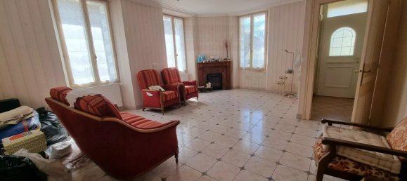 4 bedrooms House in Gy-les-Nonains, France No. 75990 3