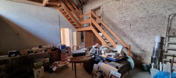 4 bedrooms House in Gy-les-Nonains, France No. 75990 11