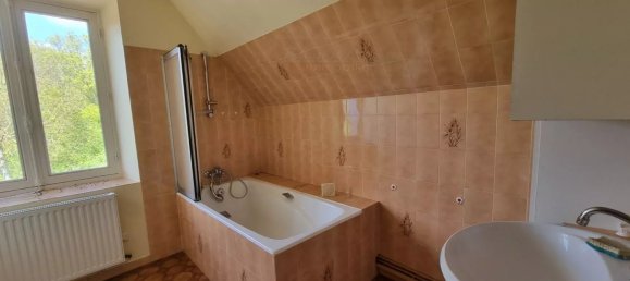 4 bedrooms House in Gy-les-Nonains, France No. 75990 9