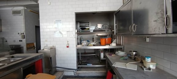 384m² Commercial property in Oeiras, Portugal No. 112519 18