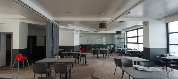 384m² Commercial property in Oeiras, Portugal No. 112519 11