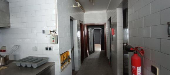 384m² Commercial property in Oeiras, Portugal No. 112519 21