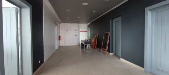384m² Commercial property in Oeiras, Portugal No. 112519 4