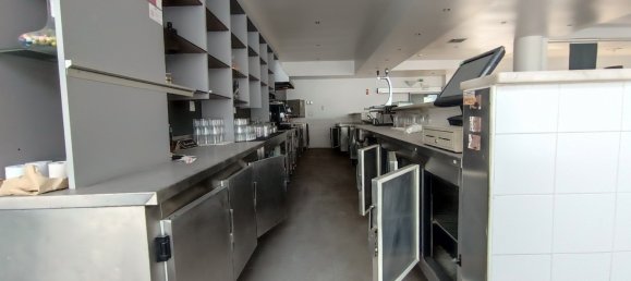 384m² Commercial property in Oeiras, Portugal No. 112519 14