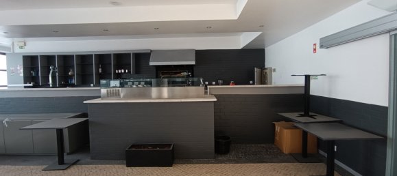 384m² Commercial property in Oeiras, Portugal No. 112519 8