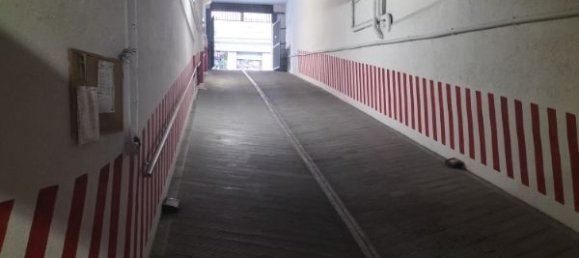 1 room Garage in Rome, Italy No. 153564 3