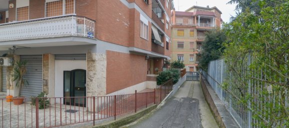 3 rooms Apartment in Rome, Italy No. 46847 48