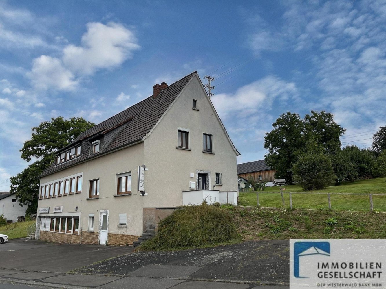 Здание с 10 комнатами в Altenkirchen, Германия № 353844