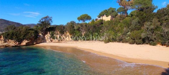 141m² Commercial property in Ajaccio, France No. 359517 3