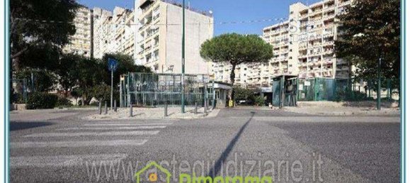 5 rooms Apartment in Naples, Italy No. 10258 2